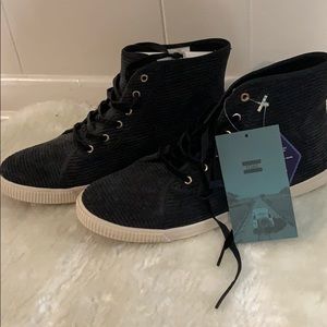 Toms Wmn Camarillo, black corduroy size 9 NWT
